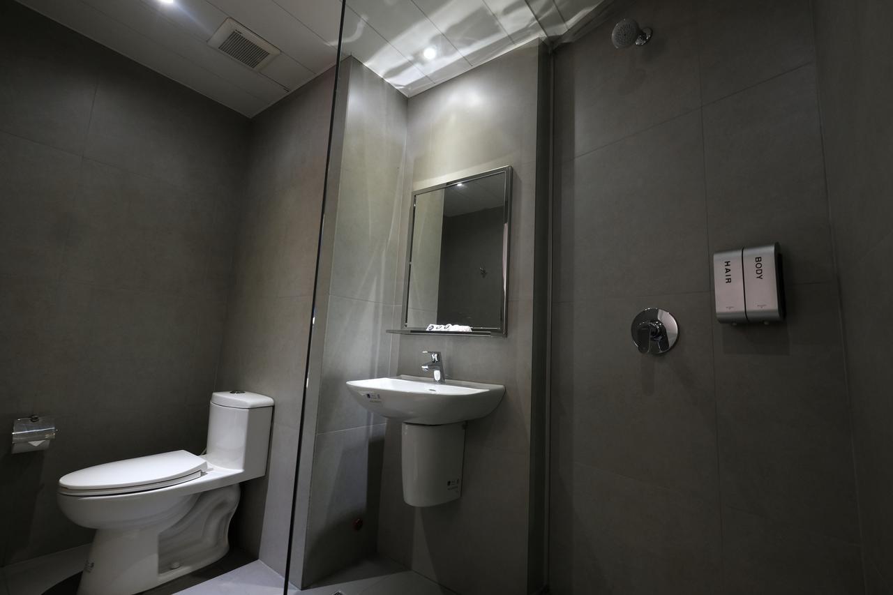 U Hotels Makati Makati City Exterior photo